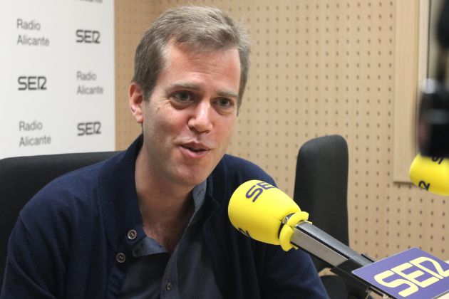 Claudio Reig, autor de 'El espía que burló a Moscú', durante una entrevista en la radio. 